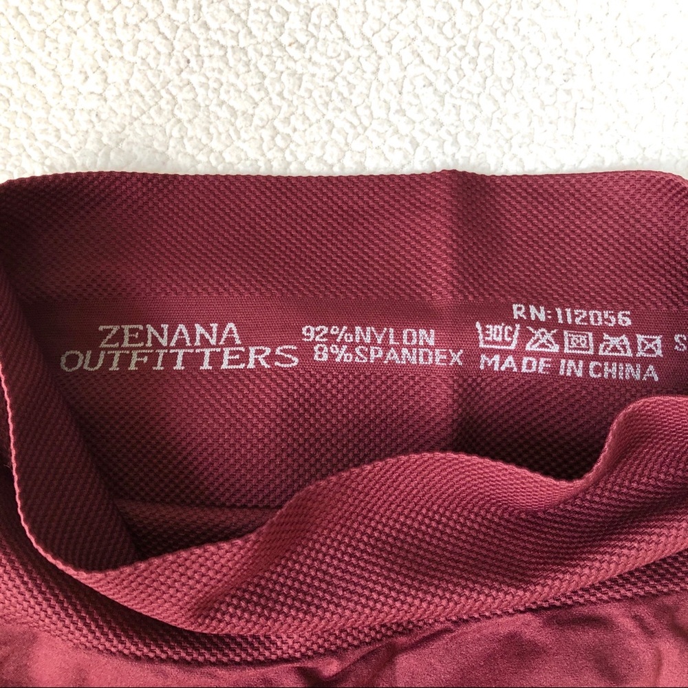 SALE❗️Diamond Waist Dark Burgundy Zenana Capri - Picture 4 of 5